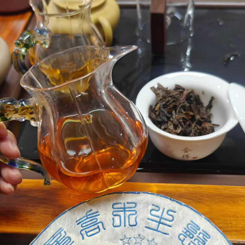 1996 Vintage "Green Big Tree" Banzhang Mother Tree Raw Pu-erh Tea Cake (357g)