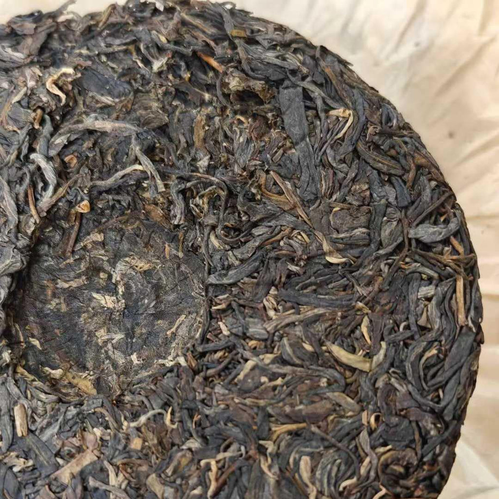 2005 Vintage Che Shun Hao Yiwu Ancient Tree Raw Pu-erh Tea Cake (357g)