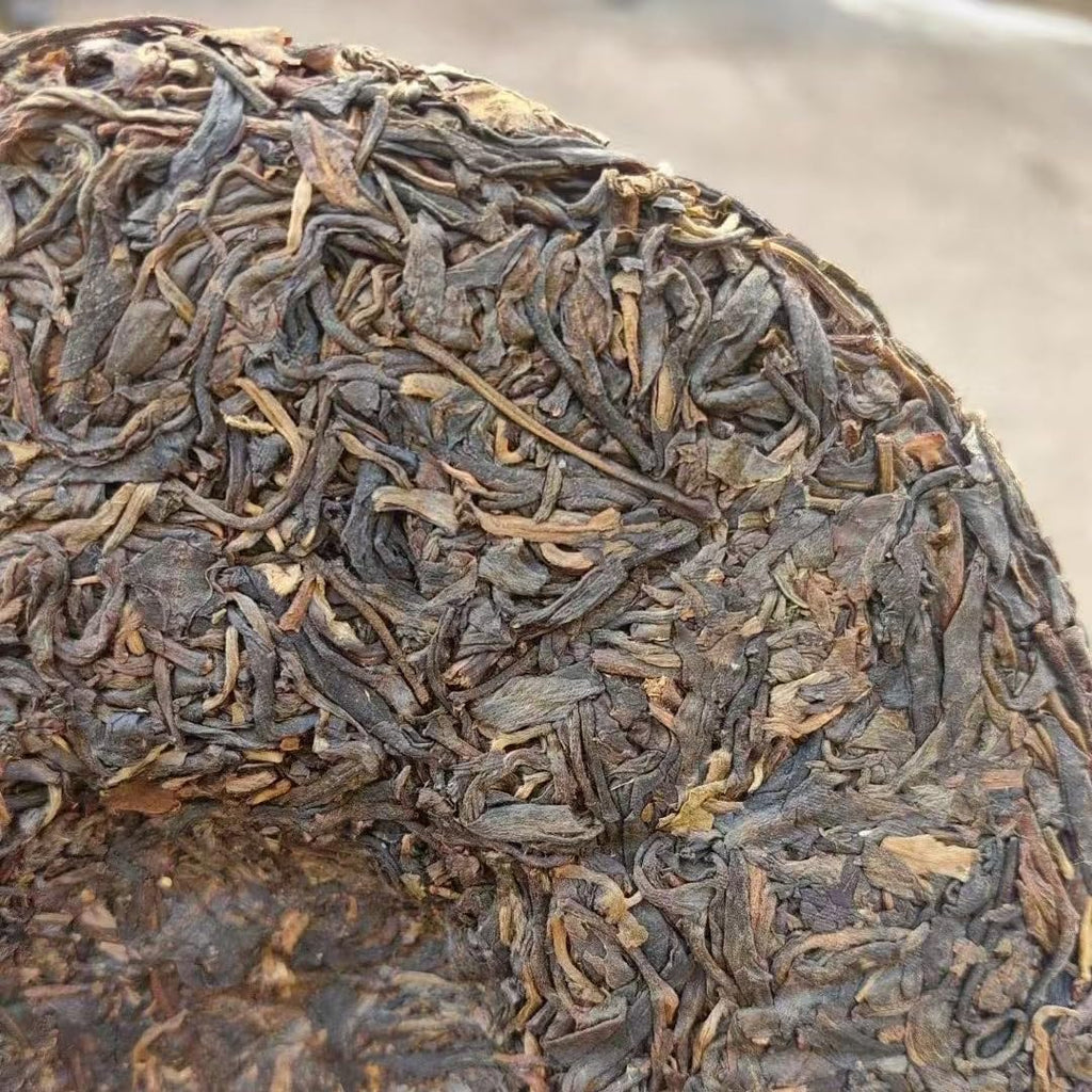 2006 Banzhang Ancient Tree Raw Pu-erh Tea Bawang Green Cake, 357g, from Yunnan